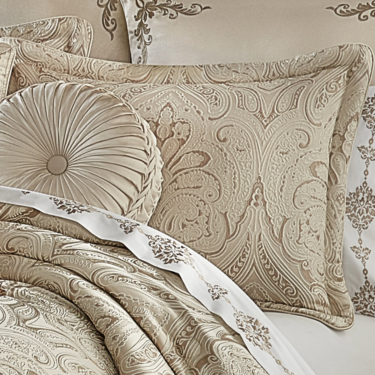 J. Queen New York Trinity Comforter Set King