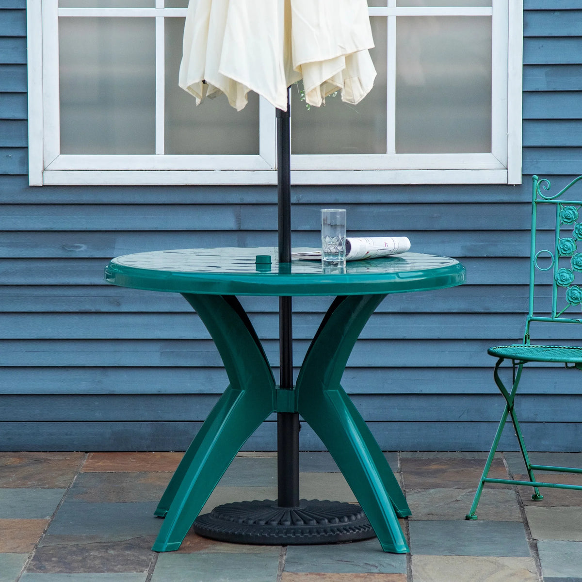 SKTPI Outdoor Plastic Dining Table w/ Umbrella Hole, Outdoor End Table, Patio Coffee Bistro Table for Indoor, Garden, Porch, Balcony, White