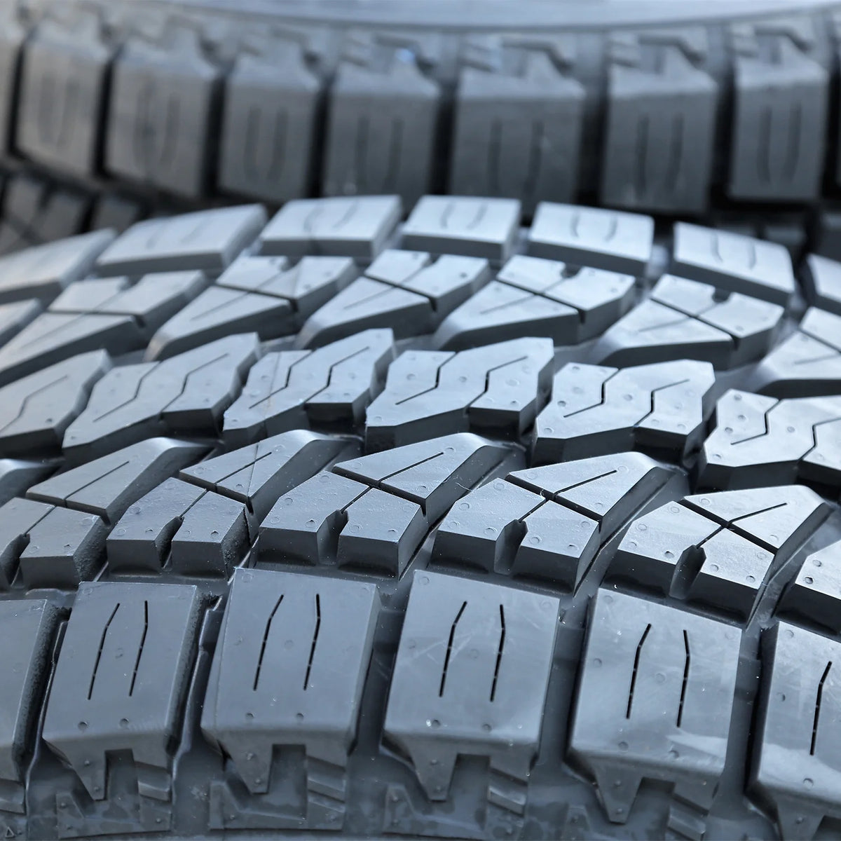 245/65R17 LION SPORT A/T 111T XL Fits: 2004 Jeep Grand Cherokee Overland, 2019 Jeep Cherokee Trailhawk Elite