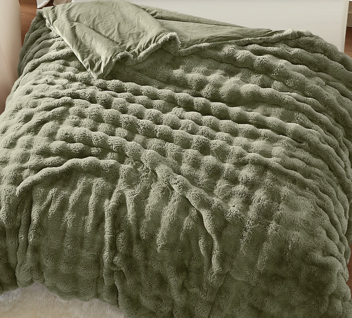 Brooklyn Loom Bubble Faux Fur 100% Microfiber Polyester  Twin XL Blanket in Green, All Season, Adult Size, OEKO-TEX Certified