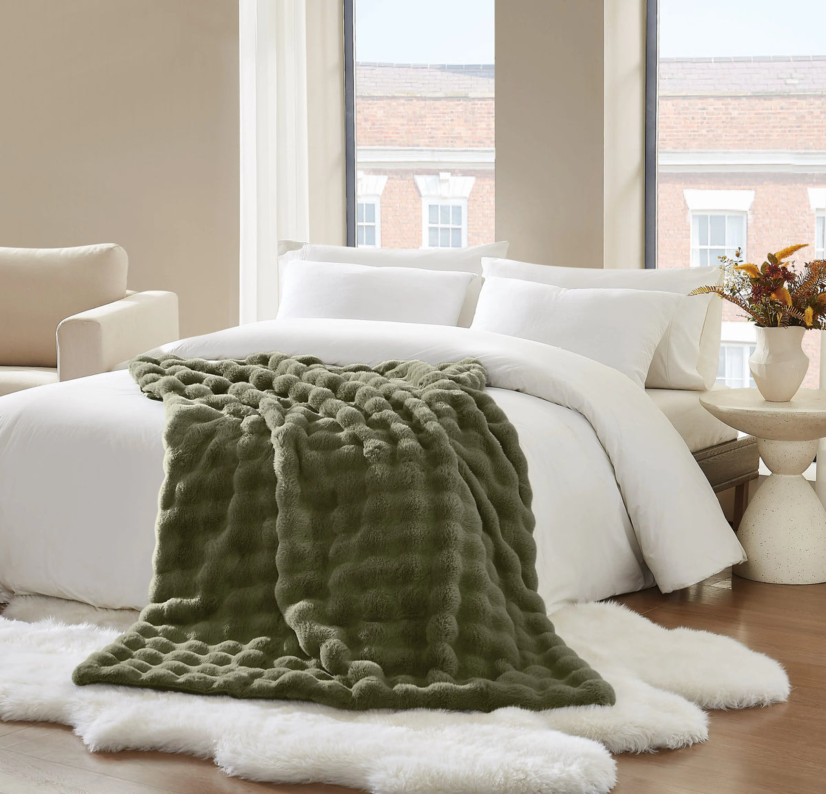 Brooklyn Loom Bubble Faux Fur 100% Microfiber Polyester  Twin XL Blanket in Green, All Season, Adult Size, OEKO-TEX Certified