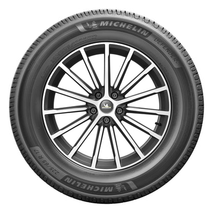 Michelin Defender 2 235/65R18 106H Tire