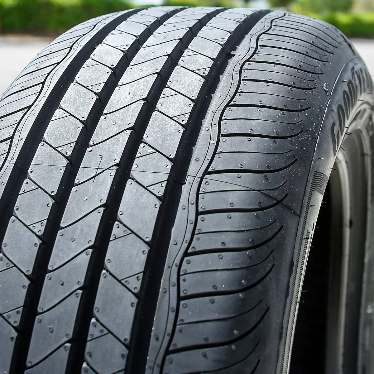 Goodyear Assurance MaxGuard 215/55R17 94V Performance a/s All Season Tire