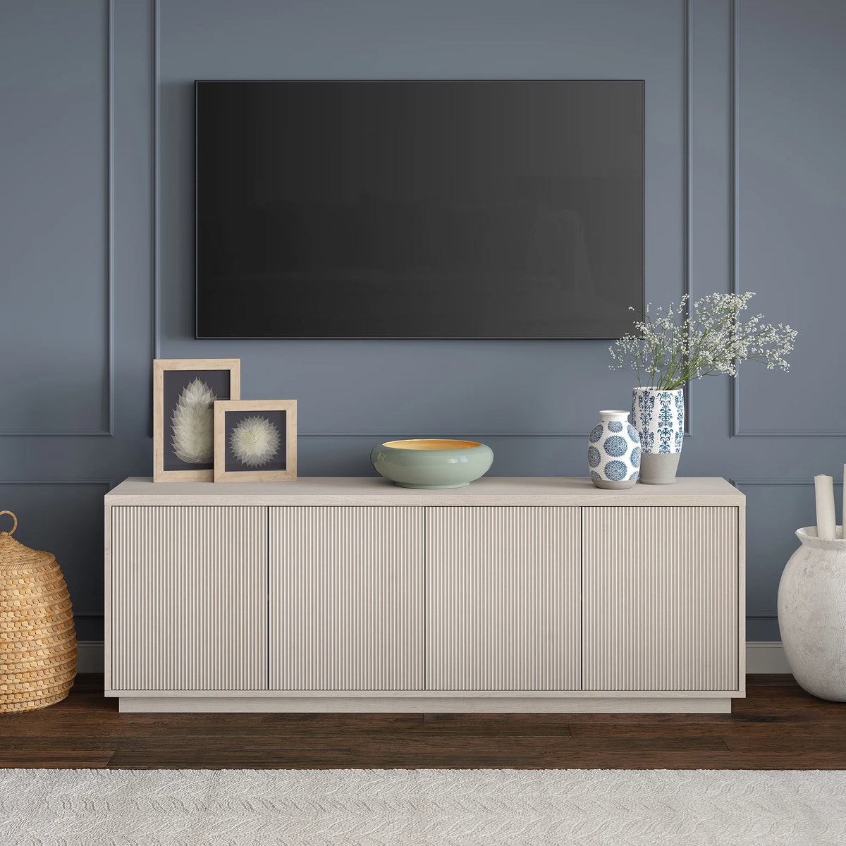 Evelyn&Zoe Hanson Rectangular TV Stand for TV's up to 75", Black Grain