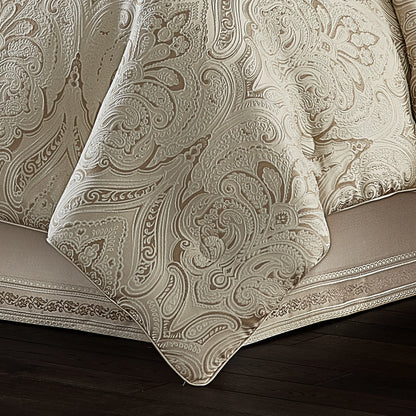 J. Queen New York  Trinity Comforter Set King