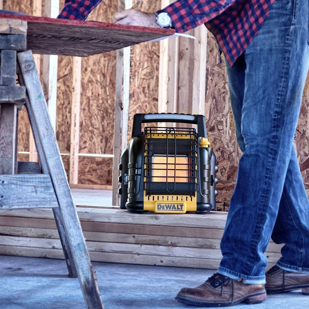 Dewalt 12,000 BTU Portable Cordless Heavy Duty Propane Radiant Heater, Black