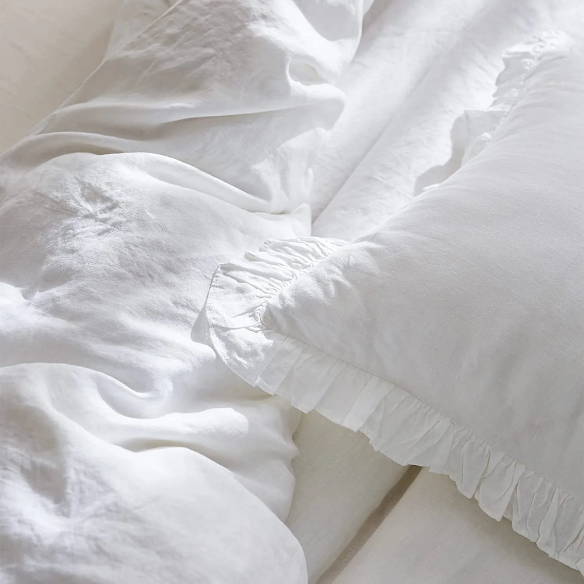 Simple&Opulence 100% Washed Linen Duvet Cover Set-3 Pieces Shabby Chic Premium Ruffled Bedding with 1 Comforter Cover and 2 Pillowshams France Flax High End Frill Sets Vintage Style(King, White)
