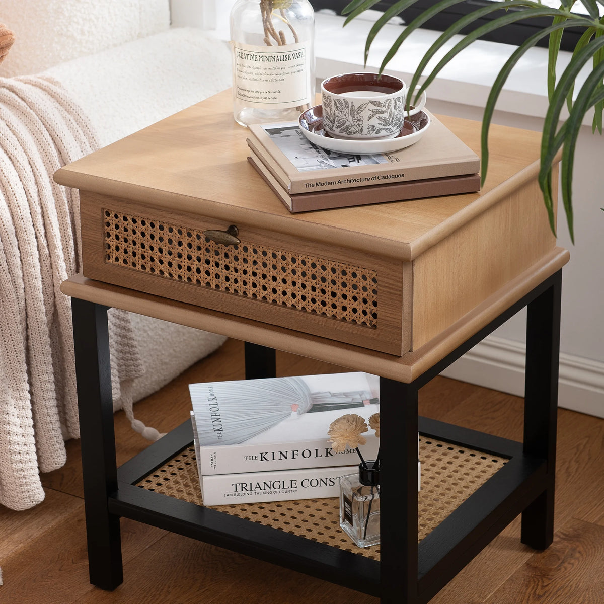 Farmhouse-style Solid Wood Crossed Legs Round Table, Boho Small Side Table with a White Top, Modern Wooden Bedside Table suitable for Bedroom, Living room, and Small Spaces, Easy to Assemble